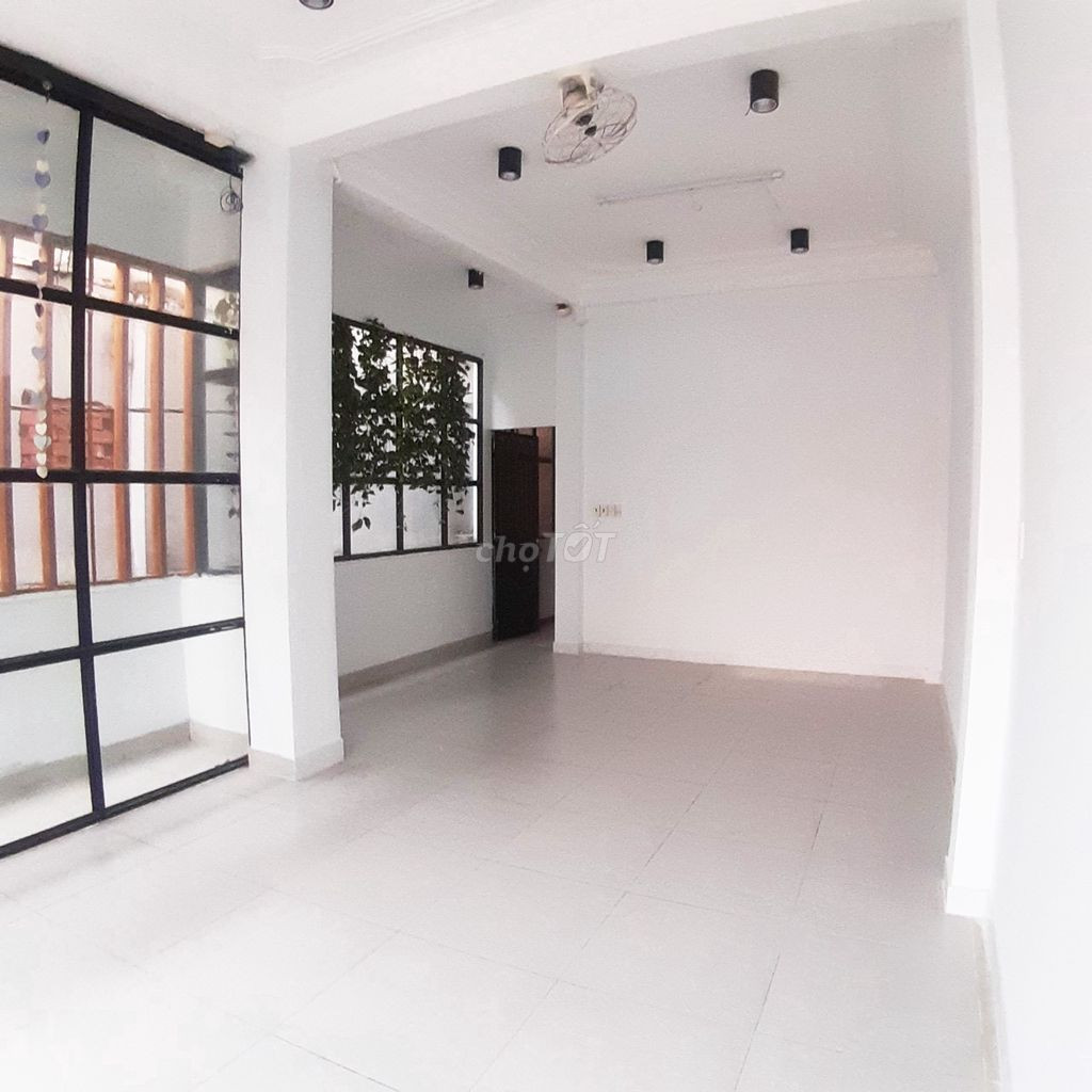 Cần Sang HĐ nhà nguyên căn Góc 2 Mặt tiền đường Cách Mạng Tháng 8, P7, Quận Tân Bình